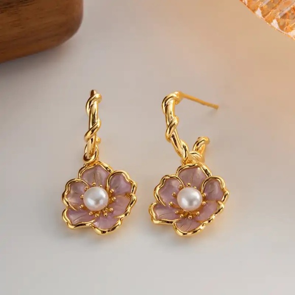 ◾️18k Gold Plated Pink Enamel Freshwater Pearl Flower Earrings - Picture 5 of 7